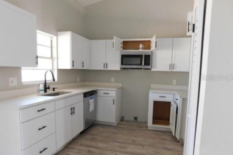 Villa ou maison à vendre à Cape Coral, Floride: 3 chambres, 114.18 m2 № 2157146 - photo 4