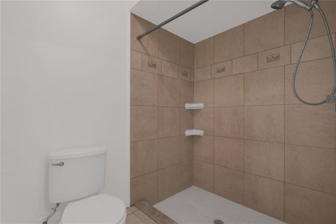 House in Kissimmee, Florida 2 bedrooms, 119.66 sq.m. № 2223737 - photo 10