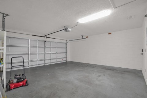 House in Kissimmee, Florida 2 bedrooms, 119.66 sq.m. № 2223737 - photo 17