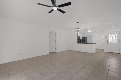 House in Kissimmee, Florida 2 bedrooms, 119.66 sq.m. № 2223737 - photo 11