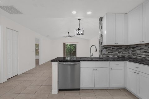 House in Kissimmee, Florida 2 bedrooms, 119.66 sq.m. № 2223737 - photo 4