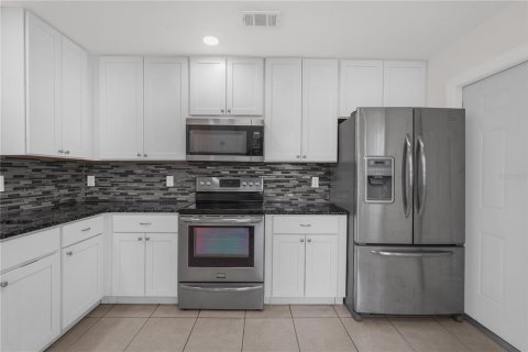 House in Kissimmee, Florida 2 bedrooms, 119.66 sq.m. № 2223737 - photo 5