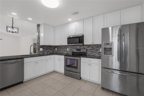 House in Kissimmee, Florida 2 bedrooms, 119.66 sq.m. № 2223737 - photo 3