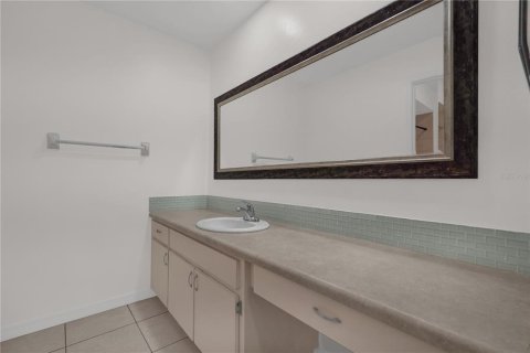 House in Kissimmee, Florida 2 bedrooms, 119.66 sq.m. № 2223737 - photo 13