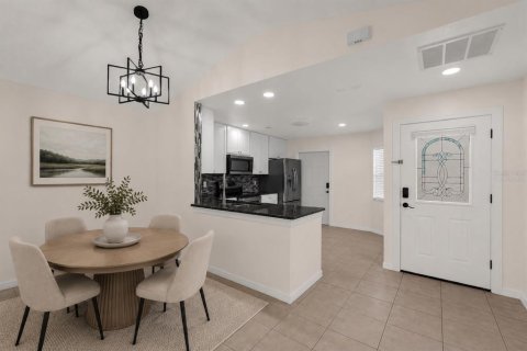 House in Kissimmee, Florida 2 bedrooms, 119.66 sq.m. № 2223737 - photo 2