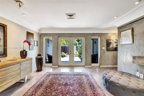 House in Wilton Manors, Florida 3 bedrooms, 207.08 sq.m. № 1682731 - photo 3