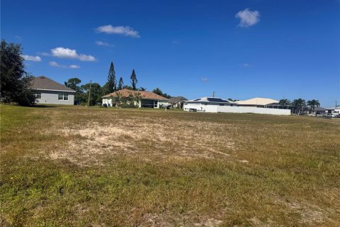 Terreno en Cape Coral, Florida № 2122187