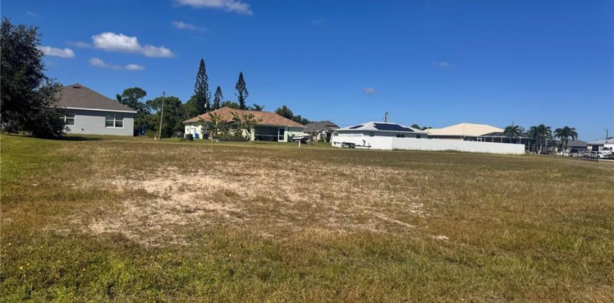 Land in Cape Coral, Florida № 2122187