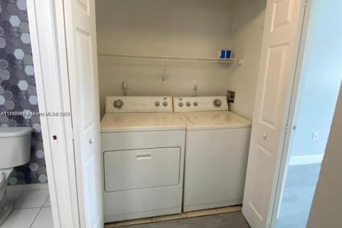 Condo in Miramar, Florida, 2 bedrooms  № 1741913 - photo 21