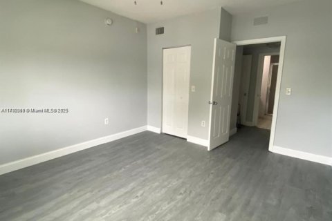 Condo in Miramar, Florida, 2 bedrooms  № 1741913 - photo 17