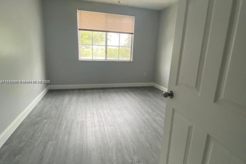 Condo in Miramar, Florida, 2 bedrooms  № 1741913 - photo 16