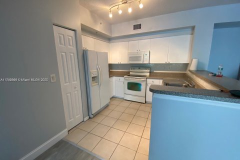 Condo in Miramar, Florida, 2 bedrooms  № 1741913 - photo 13