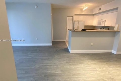 Condo in Miramar, Florida, 2 bedrooms  № 1741913 - photo 11