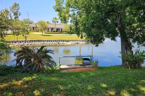 Condo in New Port Richey, Florida, 2 bedrooms  № 1673094 - photo 2