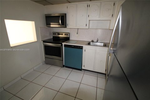 Condominio en venta en North Miami, Florida, 1 dormitorio, 68.75 m2 № 2074986 - foto 6