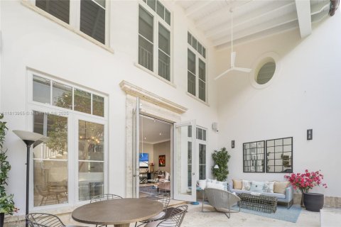 Townhouse in Coral Gables, Florida 4 bedrooms, 323.76 sq.m. № 1784018 - photo 26