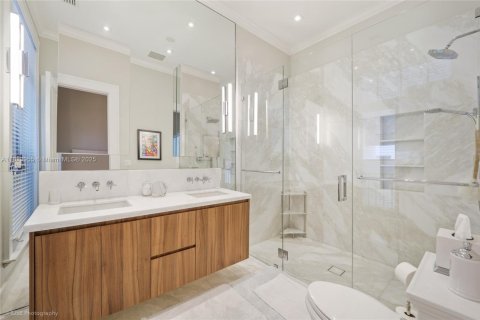 Townhouse in Coral Gables, Florida 4 bedrooms, 323.76 sq.m. № 1784018 - photo 16