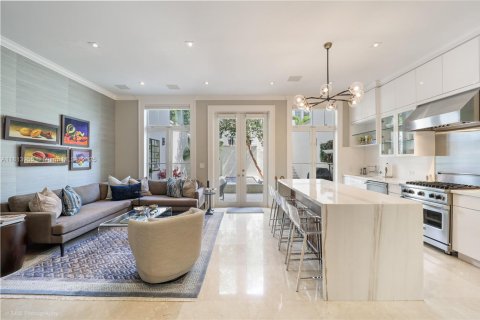Townhouse in Coral Gables, Florida 4 bedrooms, 323.76 sq.m. № 1784018 - photo 9