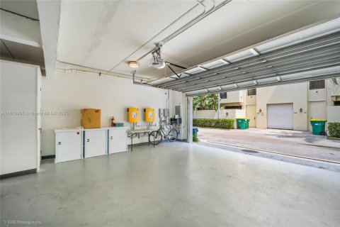 Townhouse in Coral Gables, Florida 4 bedrooms, 323.76 sq.m. № 1784018 - photo 29