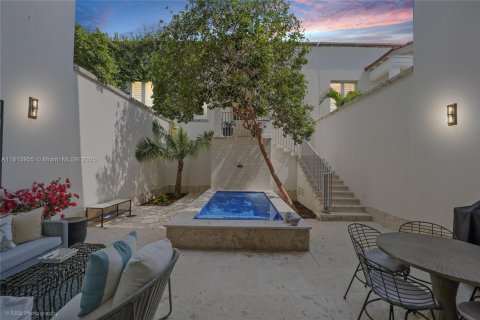 Townhouse in Coral Gables, Florida 4 bedrooms, 323.76 sq.m. № 1784018 - photo 20