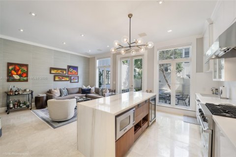 Townhouse in Coral Gables, Florida 4 bedrooms, 323.76 sq.m. № 1784018 - photo 8