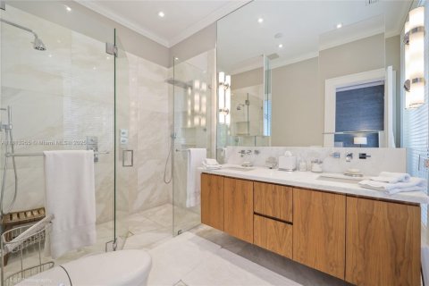 Townhouse in Coral Gables, Florida 4 bedrooms, 323.76 sq.m. № 1784018 - photo 14