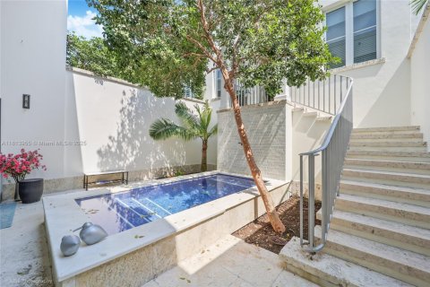 Townhouse in Coral Gables, Florida 4 bedrooms, 323.76 sq.m. № 1784018 - photo 21