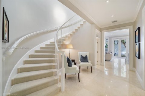 Townhouse in Coral Gables, Florida 4 bedrooms, 323.76 sq.m. № 1784018 - photo 2