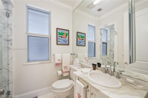 Townhouse in Coral Gables, Florida 4 bedrooms, 323.76 sq.m. № 1784018 - photo 24
