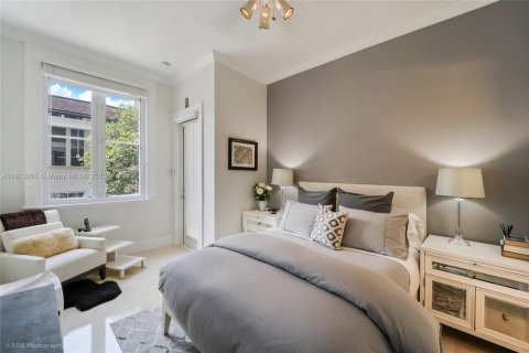 Townhouse in Coral Gables, Florida 4 bedrooms, 323.76 sq.m. № 1784018 - photo 22