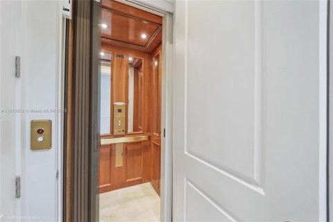 Townhouse in Coral Gables, Florida 4 bedrooms, 323.76 sq.m. № 1784018 - photo 17