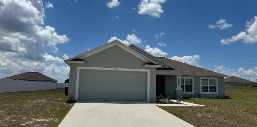 House in Babson Park, Florida 3 bedrooms, 167.6 sq.m. № 2258504