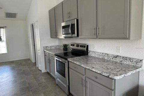 House in Babson Park, Florida 3 bedrooms, 167.6 sq.m. № 2258504 - photo 11