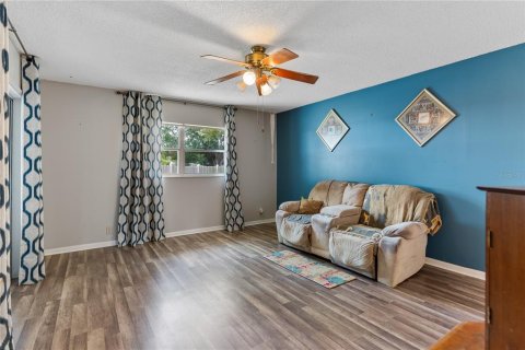 House in Winter Haven, Florida 3 bedrooms, 231.33 sq.m. № 1840433 - photo 16