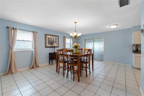 House in Winter Haven, Florida 3 bedrooms, 231.33 sq.m. № 1840433 - photo 12