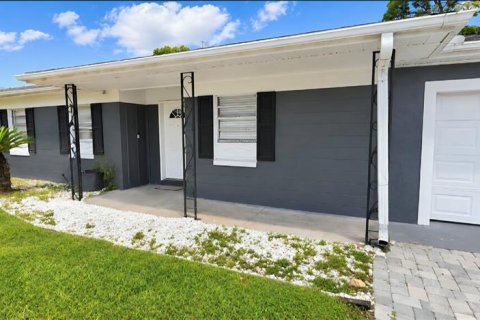 Casa en venta en Orlando, Florida, 4 dormitorios, 228.26 m2 № 2428993 - foto 2
