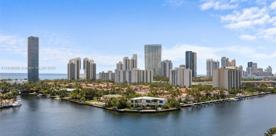 Condominio en Aventura, Florida, 2 dormitorios  № 1830992