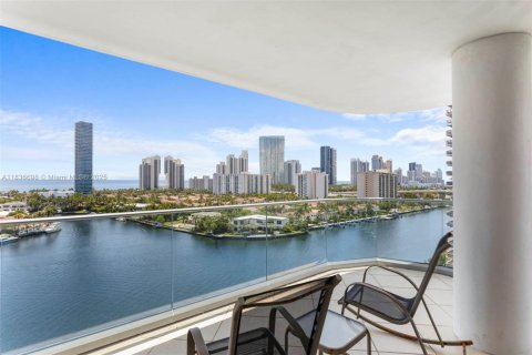 Condominio en venta en Aventura, Florida, 2 dormitorios, 169.55 m2 № 1830992 - foto 2