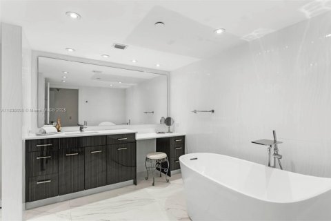 Condominio en venta en Aventura, Florida, 2 dormitorios, 169.55 m2 № 1830992 - foto 20