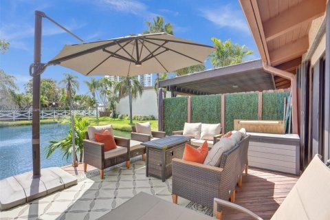 Купить виллу или дом в Халландейл-Бич, Флорида 2 спальни, 156.08м2, № 2062894 - фото 28