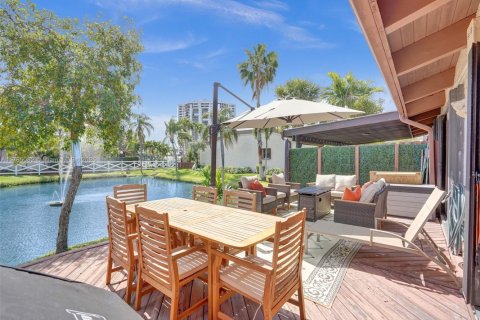 Купить виллу или дом в Халландейл-Бич, Флорида 2 спальни, 156.08м2, № 2062894 - фото 27