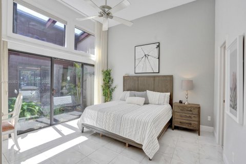 Купить виллу или дом в Халландейл-Бич, Флорида 2 спальни, 156.08м2, № 2062894 - фото 16