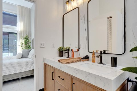 Купить виллу или дом в Халландейл-Бич, Флорида 2 спальни, 156.08м2, № 2062894 - фото 22