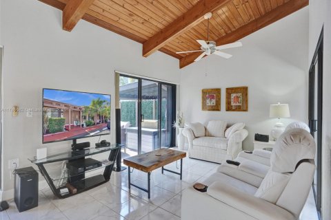 Купить виллу или дом в Халландейл-Бич, Флорида 2 спальни, 156.08м2, № 2062894 - фото 14