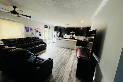 House in Kissimmee, Florida 4 bedrooms, 199.37 sq.m. № 1812640 - photo 3