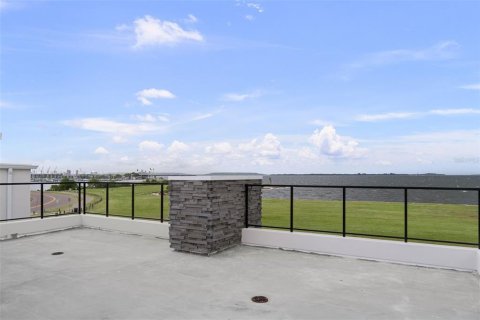 House in Tampa, Florida 5 bedrooms, 691.94 sq.m. № 1832898 - photo 27