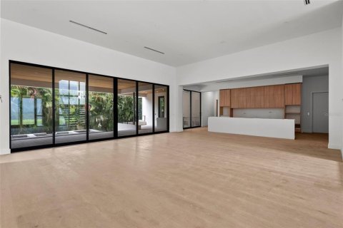 House in Tampa, Florida 5 bedrooms, 691.94 sq.m. № 1832898 - photo 4