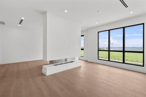 House in Tampa, Florida 5 bedrooms, 691.94 sq.m. № 1832898 - photo 17