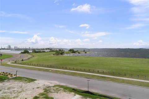 House in Tampa, Florida 5 bedrooms, 691.94 sq.m. № 1832898 - photo 29