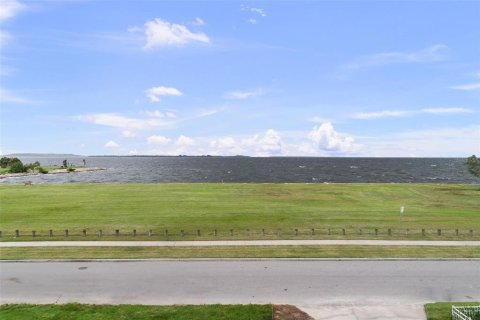 House in Tampa, Florida 5 bedrooms, 691.94 sq.m. № 1832898 - photo 30